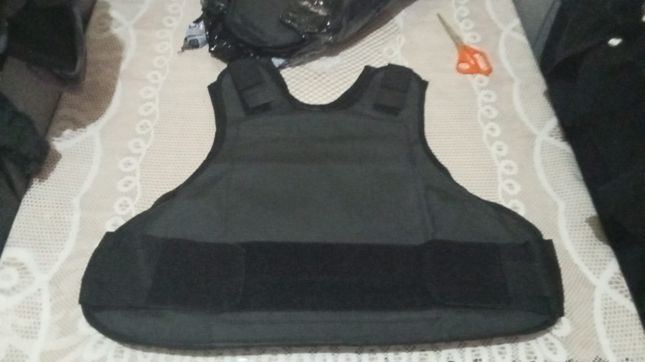Dyneema (38- 9MM) bullet-proof vests