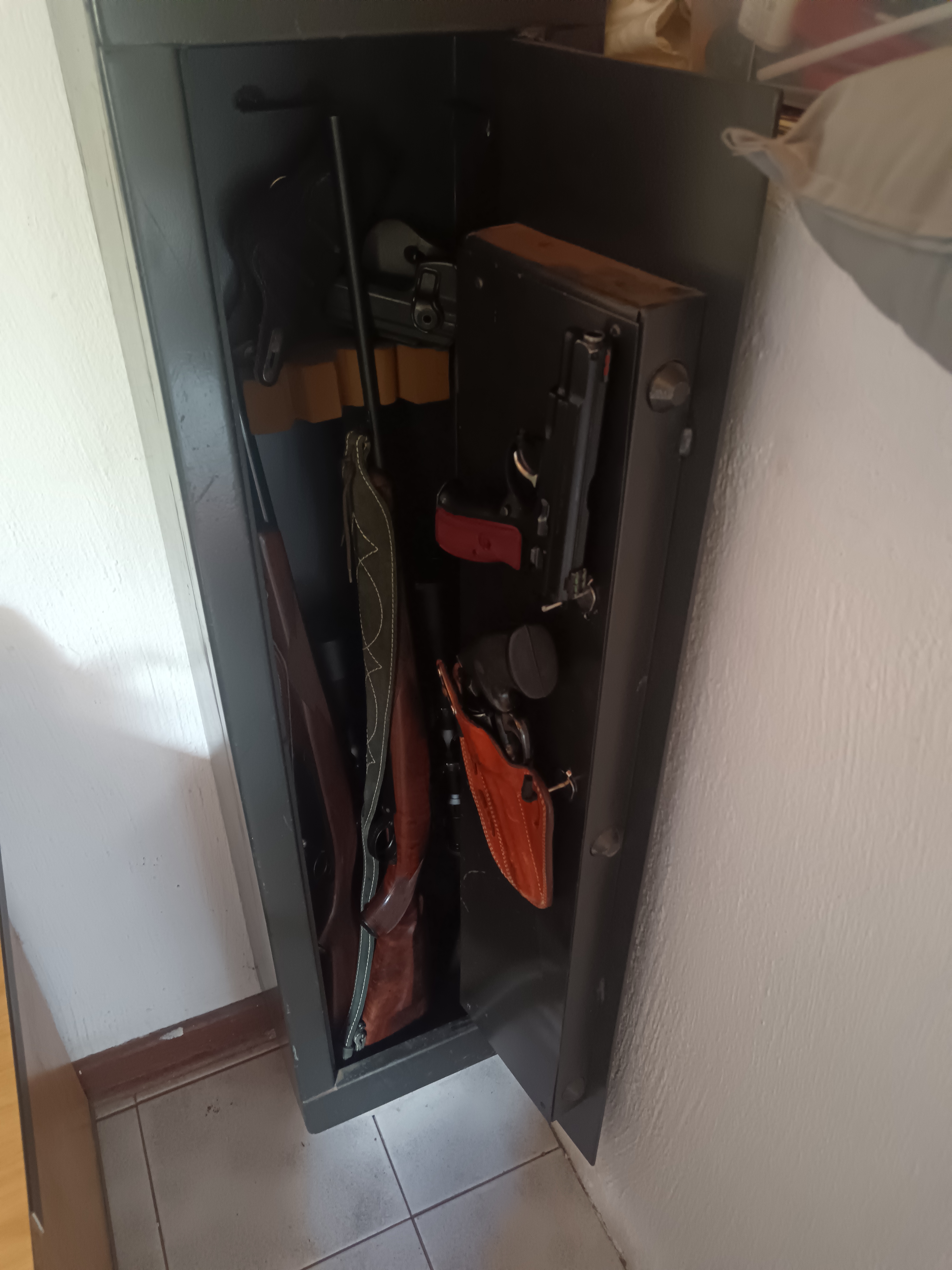 Rifle safe - Image 2