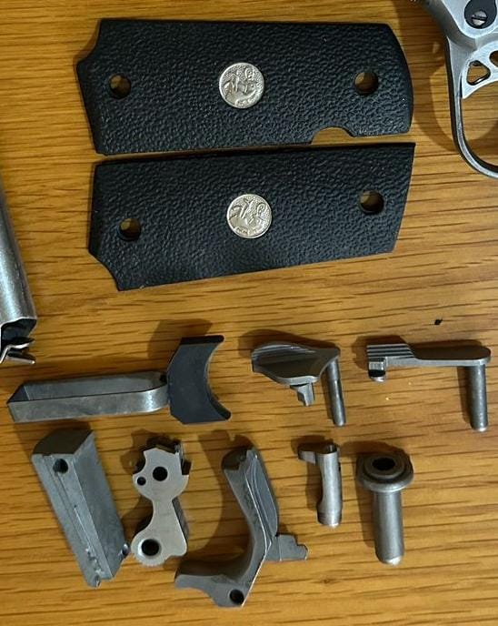 Origainal Colt mk iv parts - Image 2